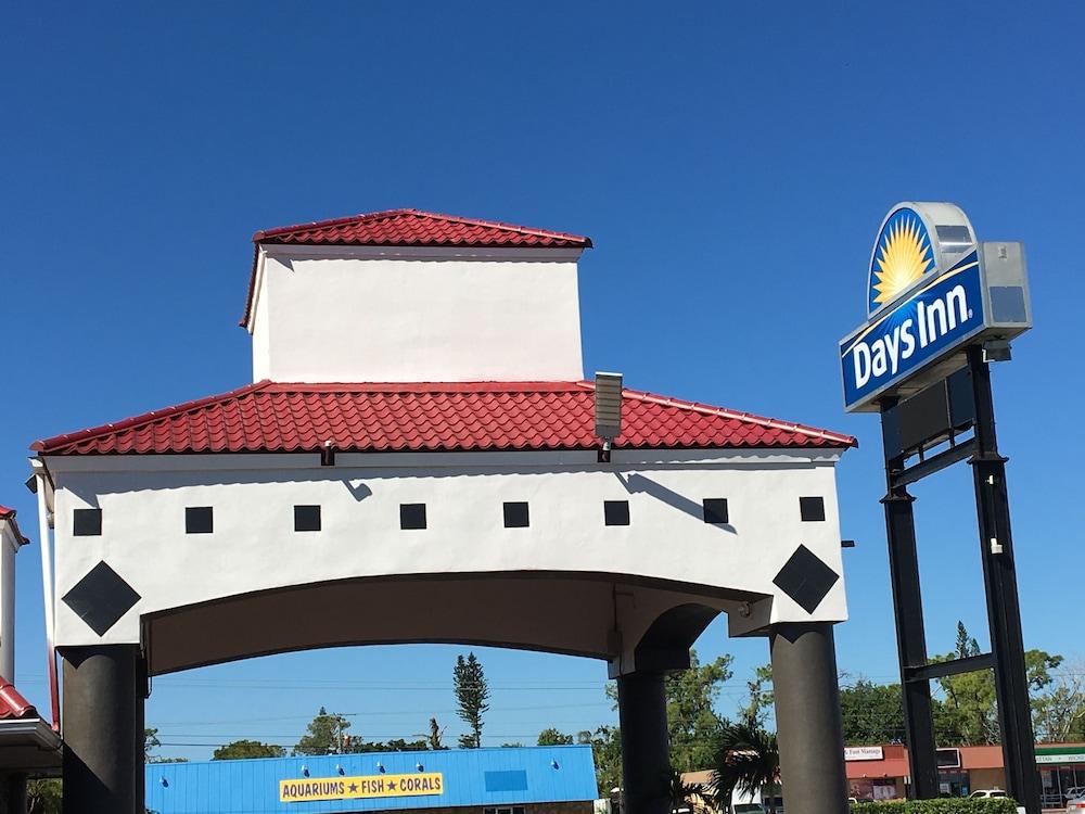 Days Inn By Wyndham Fort Myers Buitenkant foto
