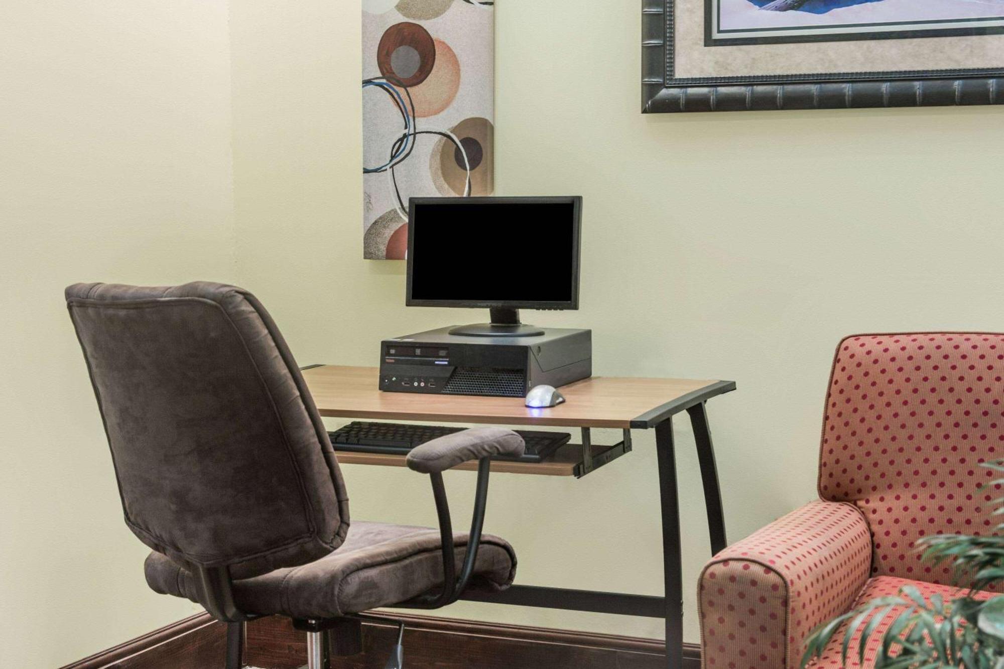 Days Inn By Wyndham Fort Myers Buitenkant foto