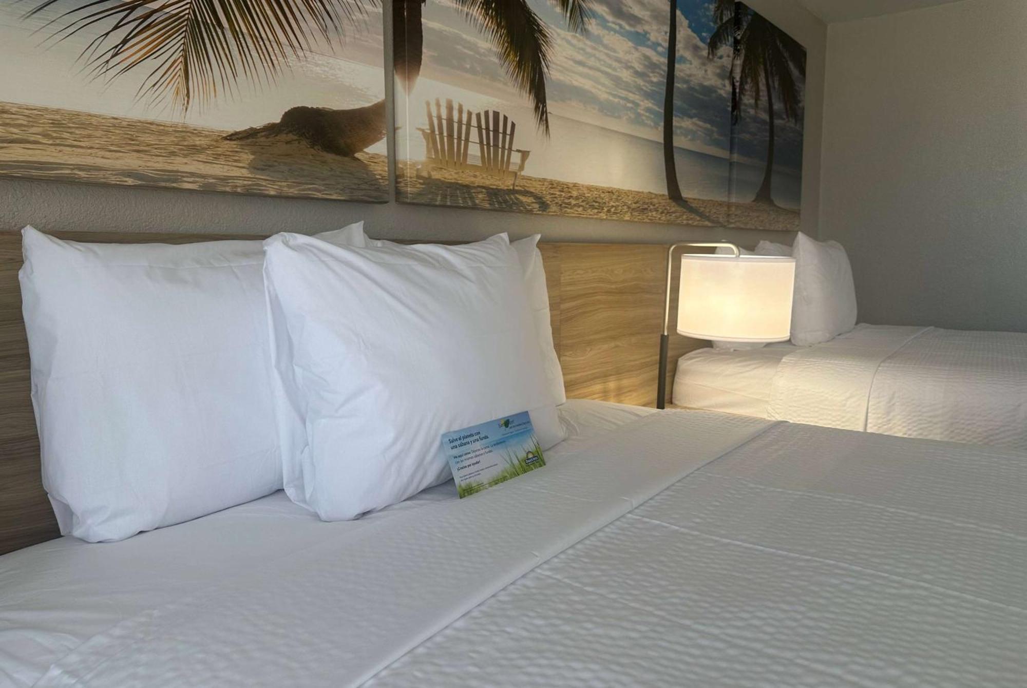 Days Inn By Wyndham Fort Myers Buitenkant foto