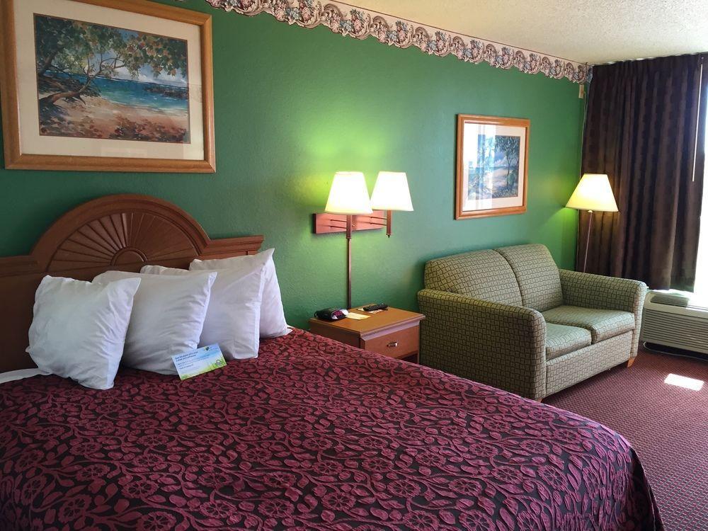 Days Inn By Wyndham Fort Myers Buitenkant foto