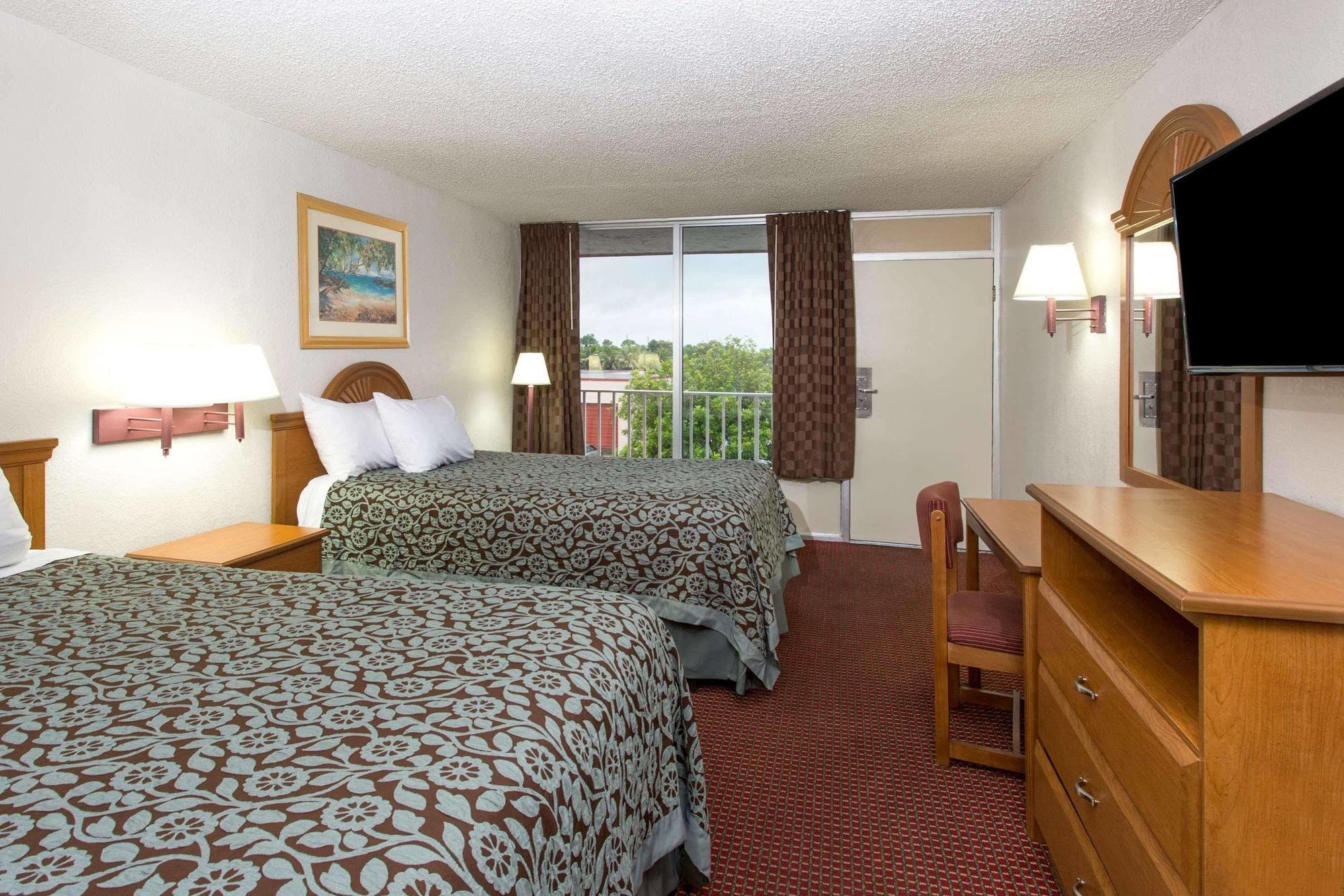 Days Inn By Wyndham Fort Myers Buitenkant foto