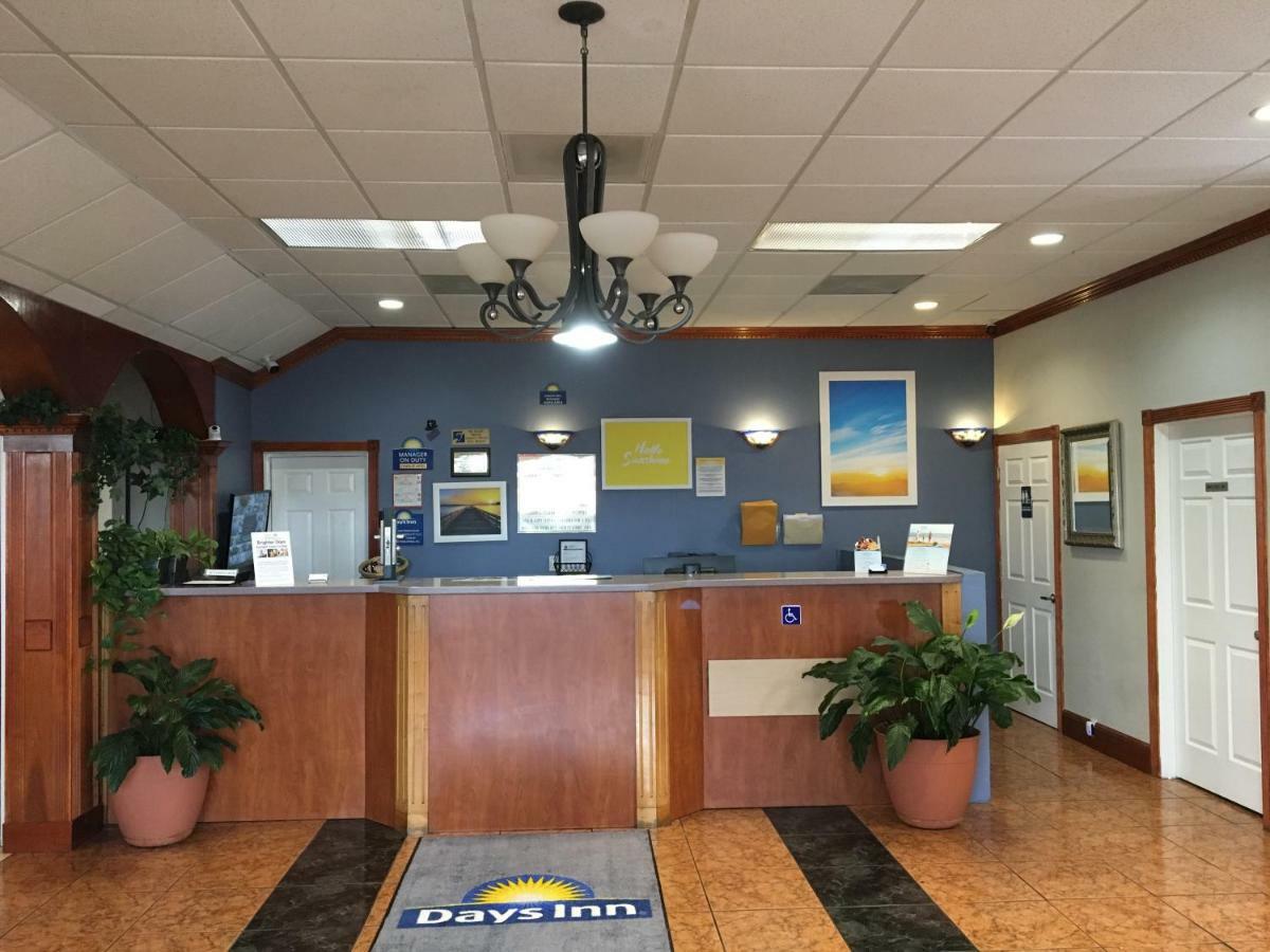 Days Inn By Wyndham Fort Myers Buitenkant foto
